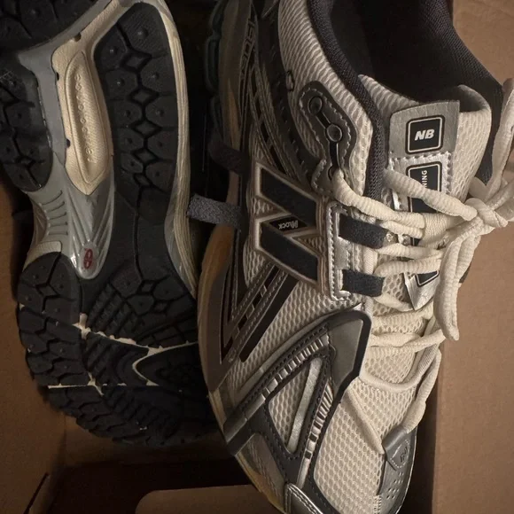 New Balance 1906 Silver Gold Metallic - M1906AD women’s 9.5 - Picture 6 of 9